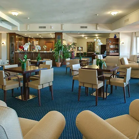 Smy Carlos V Wellness & Готель